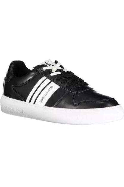 Sleek Black Sports Sneakers with Contrasting Accents