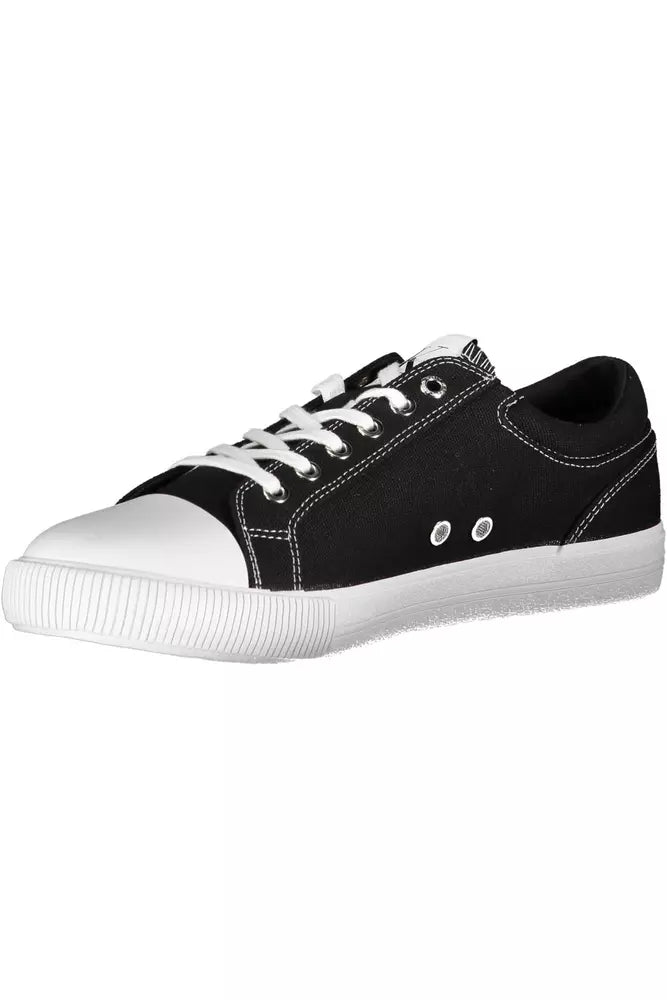 Elegant Black Sneakers with Contrasting Sole