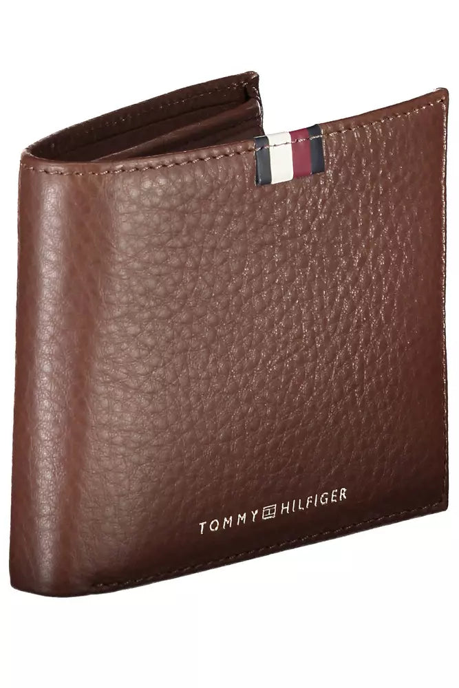 Elegant Leather Wallet with Contrasting Detail