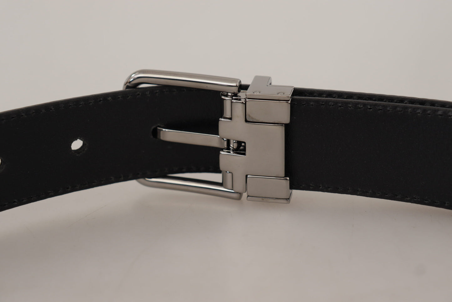 Elegant Black Leather Belt with Metal Buckle