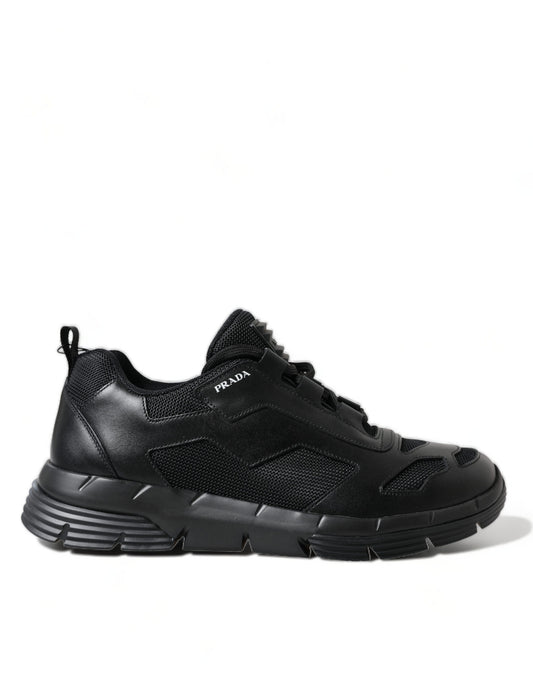 Sleek Low Top Leather Sneakers in Timeless Black