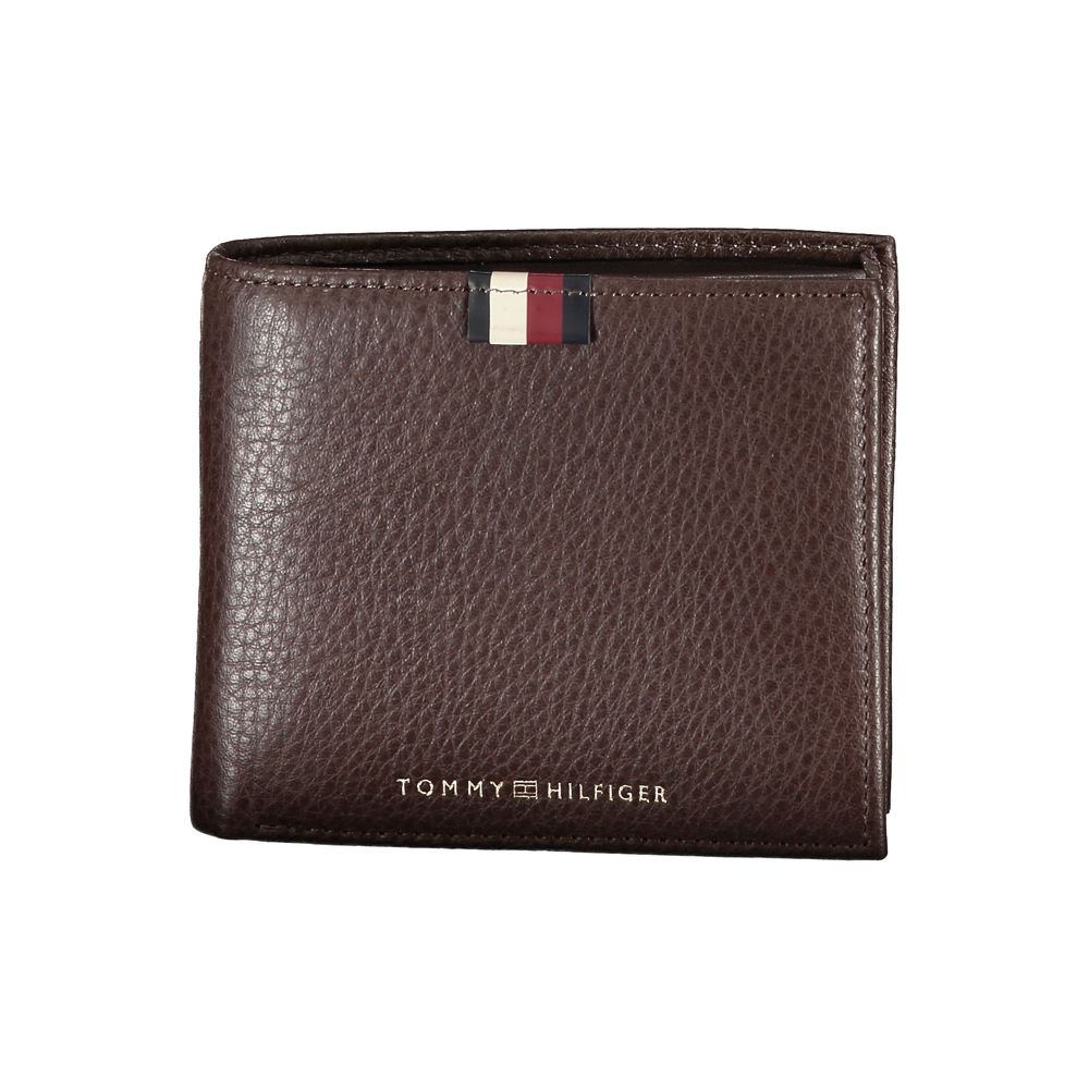 Elegant Brown Leather Wallet with Modern Contrast