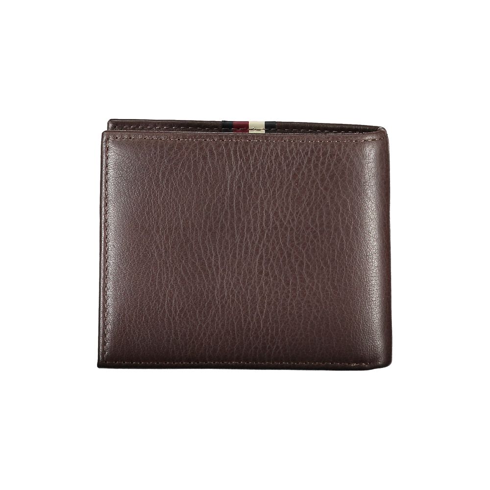 Elegant Leather Wallet with Contrast Detailing