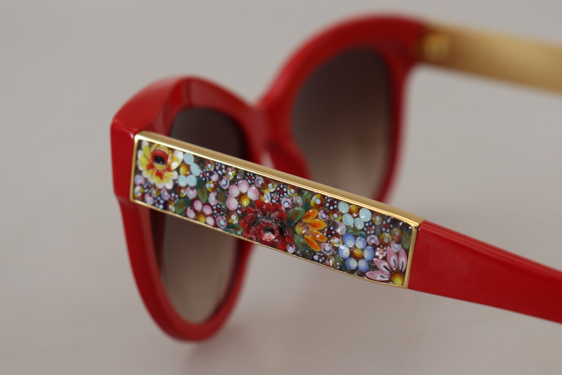 Elegant Red Mosaico Cat-Eye Sunglasses