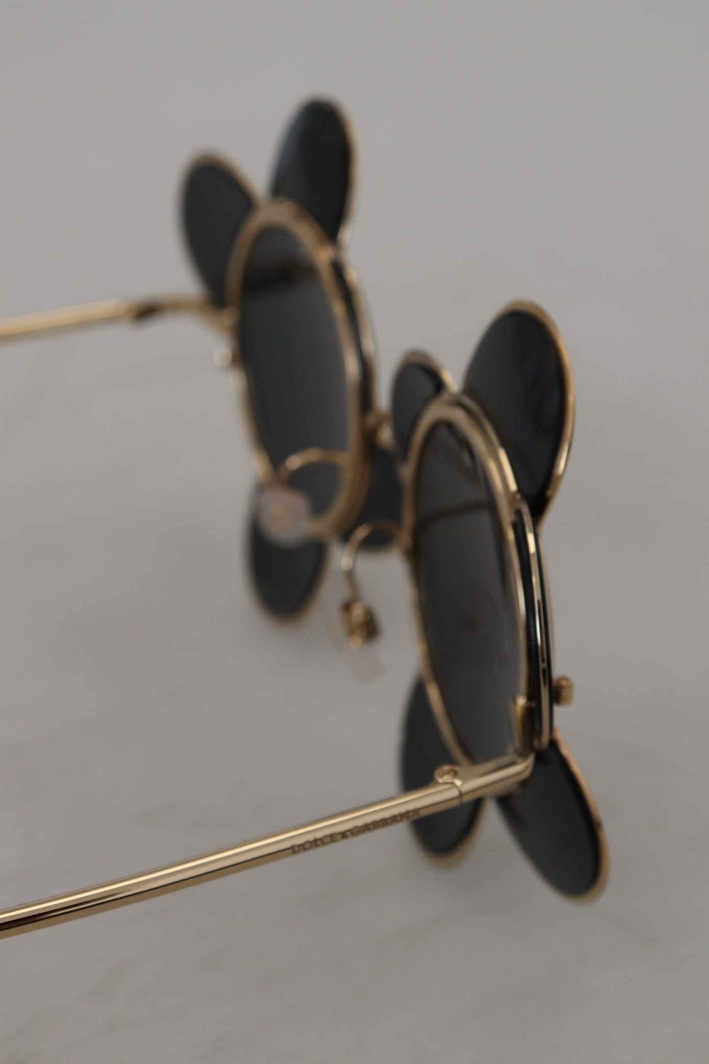 Chic Floral-Formed Black and Gold Sunglasses